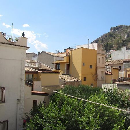 Comeinsicily - Al Teatro Apartment ตาออร์มินา ภายนอก รูปภาพ