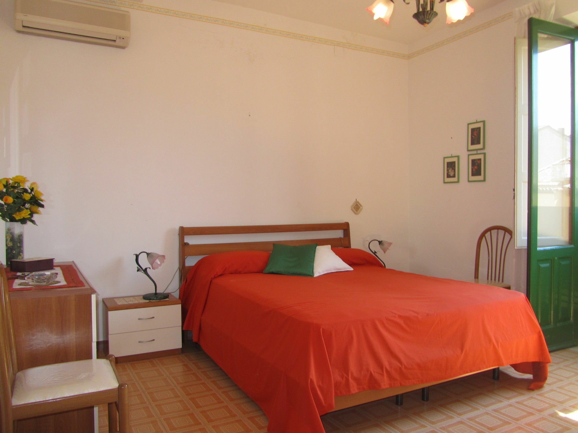 Comeinsicily - Al Teatro Apartment ตาออร์มินา ภายนอก รูปภาพ